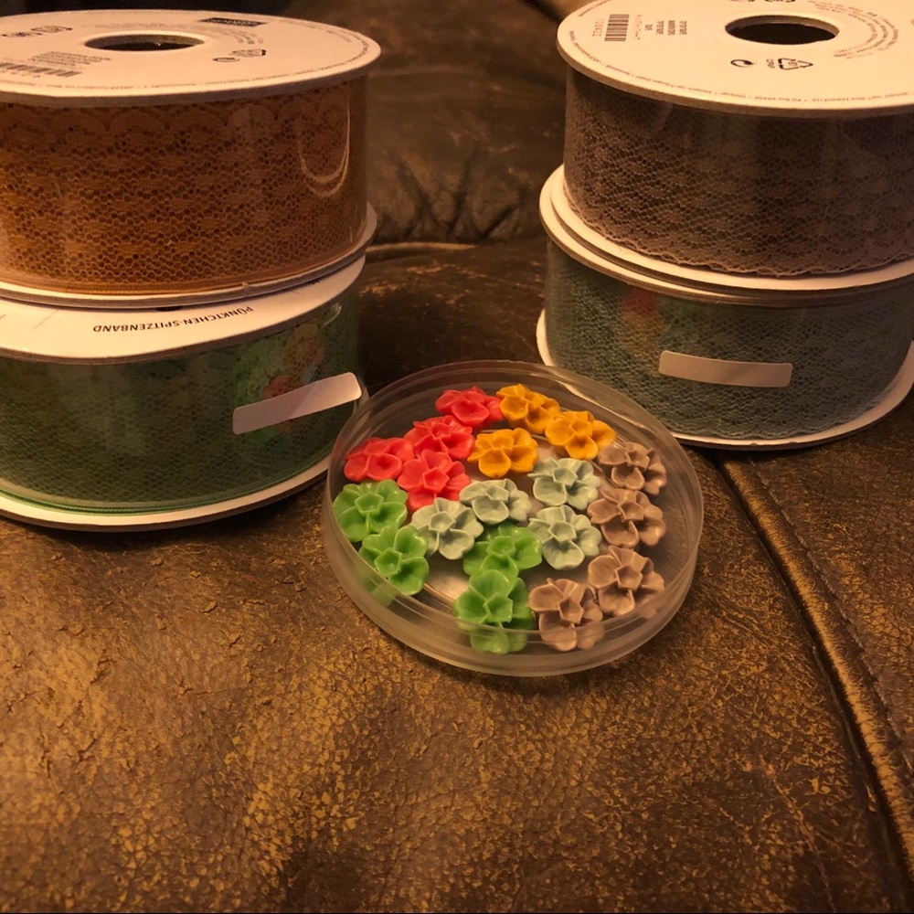 Stampin’Up! Retired Lace and embellishment bundle.